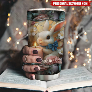 Gobelet personnalisé avec nom, featuring un joli lapin et des œufs de Pâques dans des tons pastel
